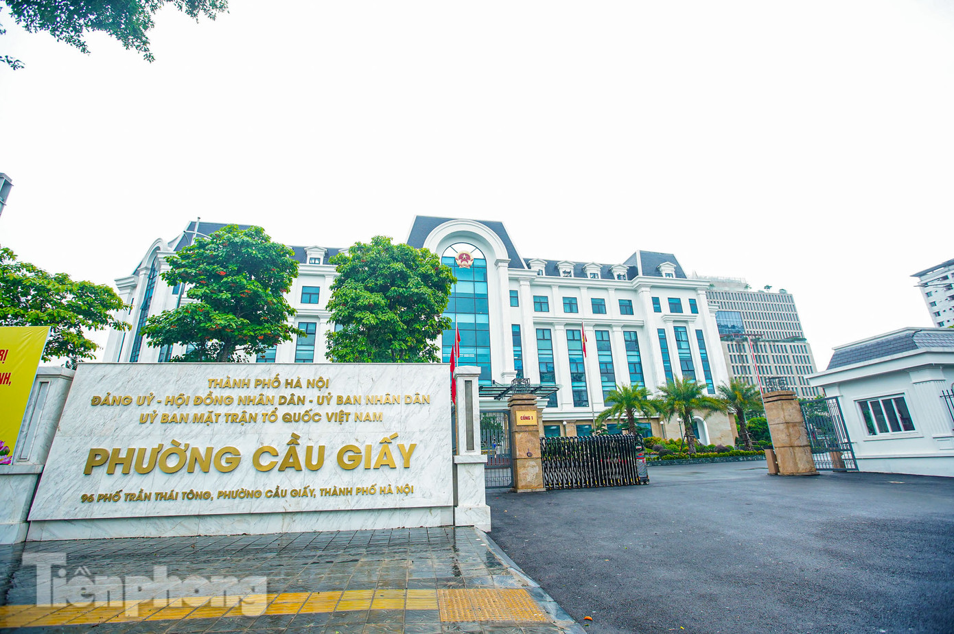 Phường Cầu Giấy được thành lập trên cơ sở nhập phần lớn diện tích và dân số của các phường Dịch Vọng, Dịch Vọng Hậu (quận Cầu Giấy); một phần các phường Quan Hoa, Yên Hòa (quận Cầu Giấy) và Mỹ Đình 1, Mỹ Đình 2 (quận Nam Từ Liêm).