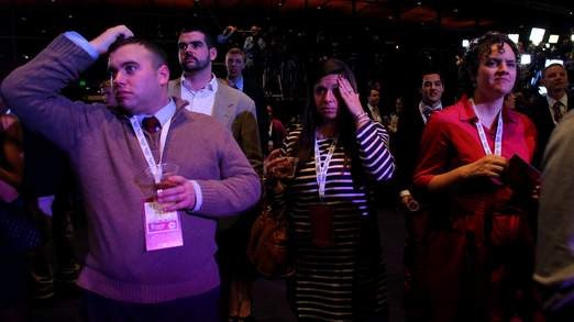 Người ủng hộ ông Mitt Romney buồn bã khi xem kết quả