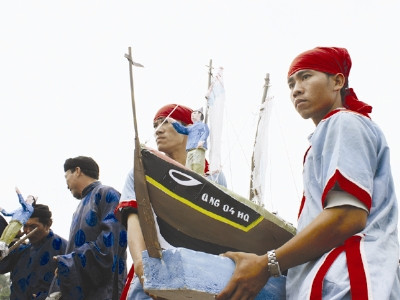 Lễ khao lề thế lính Hoàng Sa trên đảo Lý Sơn . Lễ khao lề thế lính Hoàng Sa trên đảo Lý Sơn