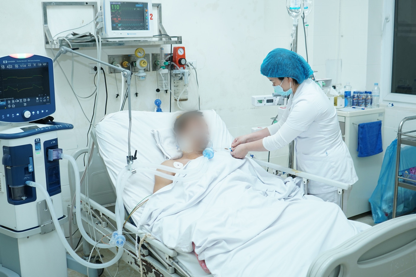 Nhờ nỗ lực không ngừng của các BS, bệnh nhân đã được cứu sống. Ảnh: Bệnh viện cung cấp