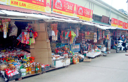 Chủ các cửa hàng này ở chợ Giếng Vuông (Lạng Sơn) sẵn sàng cung cấp nguyên liệu làm bánh trung thu với số lượng lớn