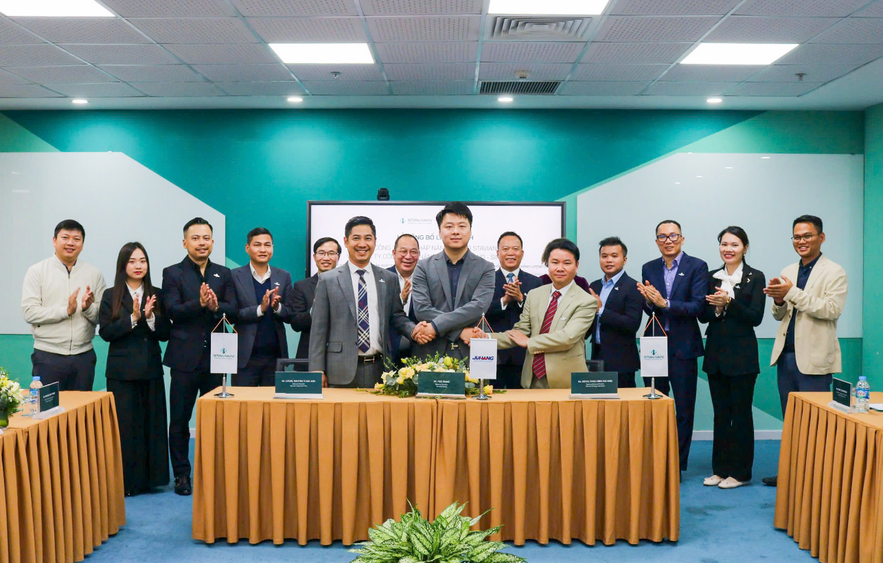 Lễ công bố về việc thuê hạ tầng tại tổ hợp sản xuất Stavian Complex để triển khai đầu tư dự án sản xuất hệ thống BESS