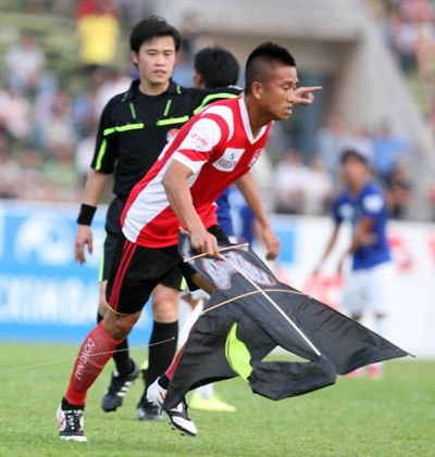 Trọng tài Đinh Hải Dương và "đồng đội" đang bị điều tra vụ nhận 100 triệu đồng. Trọng tài Đinh Hải Dương và