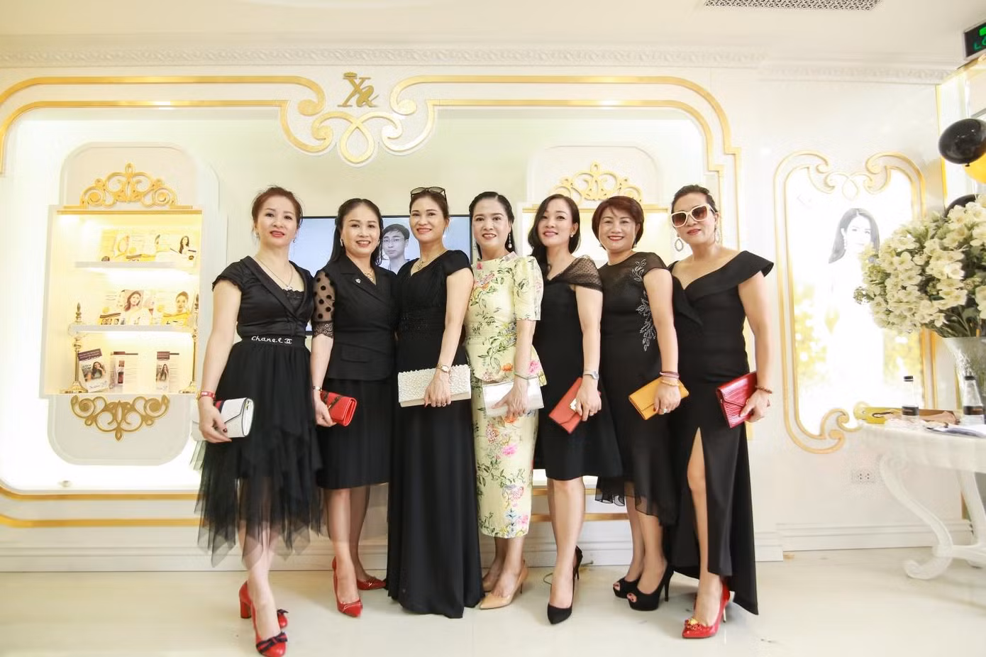 Hơn 500 khách hàng có mặt tại sự kiện khai trương Thẩm mỹ viện Xuân Hương ảnh 1