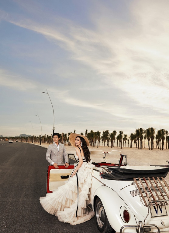 Á hậu Dương Tú Anh lộng lẫy giữa đại lộ xa hoa bên vịnh Hạ Long ảnh 5