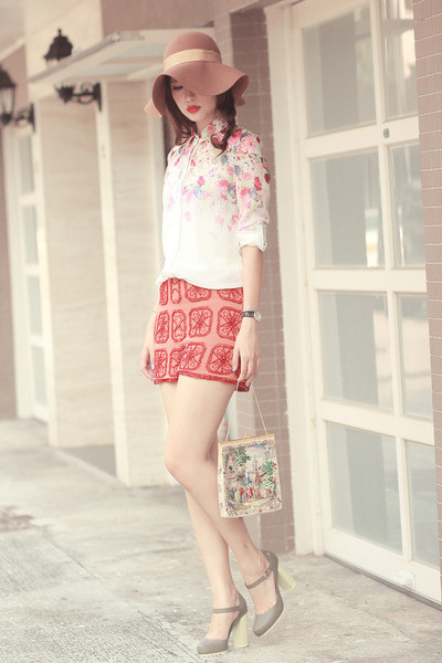 Những kiểu áo len phá cách mix layer hay mix cùng chân váy đem lại ho bạn gái vẻ đẹp ngọt ngào đáng yêu. Thời trang thu chắc chắn không thể thiếu những chiếc áo khoác như blazer, denim hay cardigan....