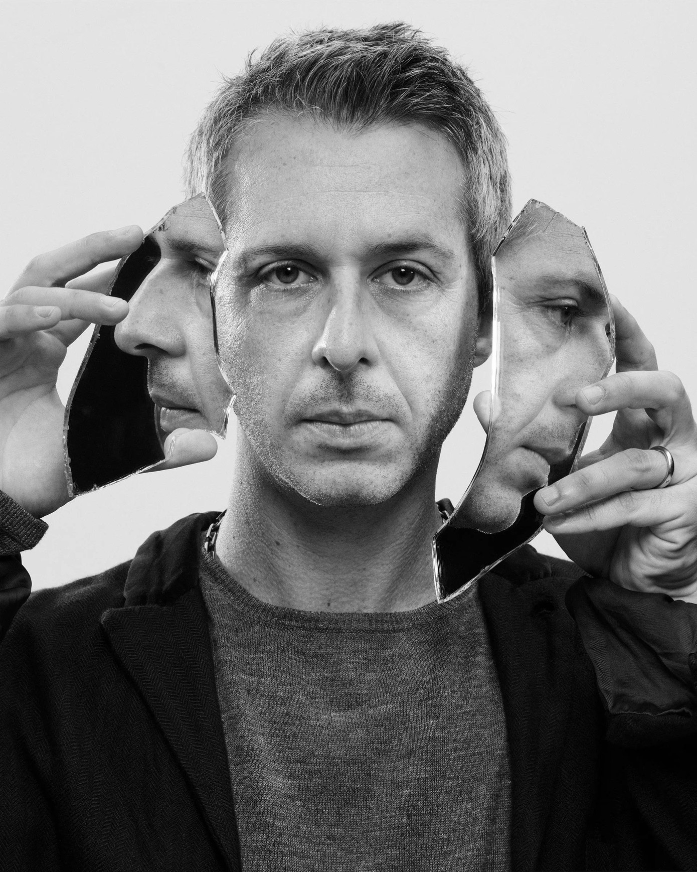 Nam diễn viên Mỹ Jeremy Strong - danh mục &quot;Nghệ sĩ&quot;. Anh đã giành được giải &quot;Nam diễn viên chính xuất sắc - thể loại chính kịch&quot; với phim truyền hình HBO &quot;Succession&quot;.