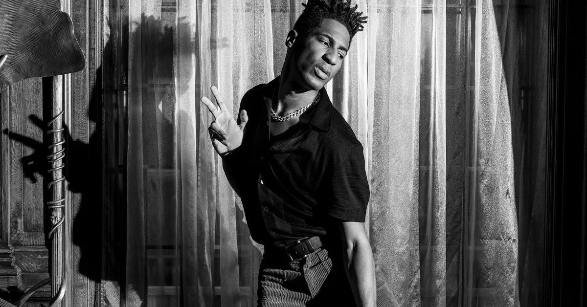 Ca/nhạc sĩ người Mỹ Jon Batiste - danh mục &quot;Biểu tượng&quot;.