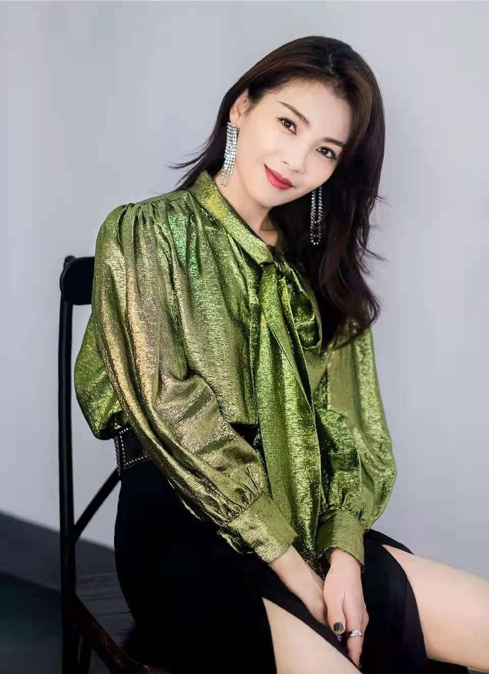 Hiện tại, ở tuổi 44, Lưu Đào vẫn là cái tên có chỗ đứng vững chắc trong showbiz Hoa ngữ. Gần như năm nào cô cũng có phim lên sóng. Bên cạnh đó, Lưu Đào giữ vững phong độ nhan sắc, gần như không có sự thay đổi sau 22 năm vào nghề.