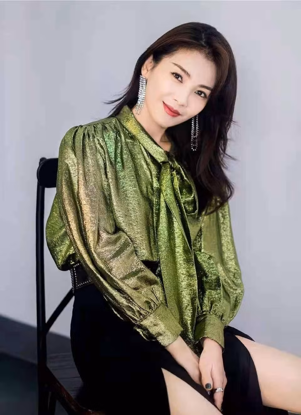 Hiện tại, ở tuổi 44, Lưu Đào vẫn là cái tên có chỗ đứng vững chắc trong showbiz Hoa ngữ. Gần như năm nào cô cũng có phim lên sóng. Bên cạnh đó, Lưu Đào giữ vững phong độ nhan sắc, gần như không có sự thay đổi sau 22 năm vào nghề.