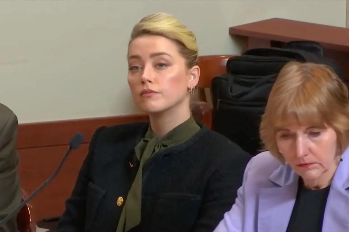 Phía Amber Heard vẫn không "chùn bước" trước lời khai của Kate Moss.