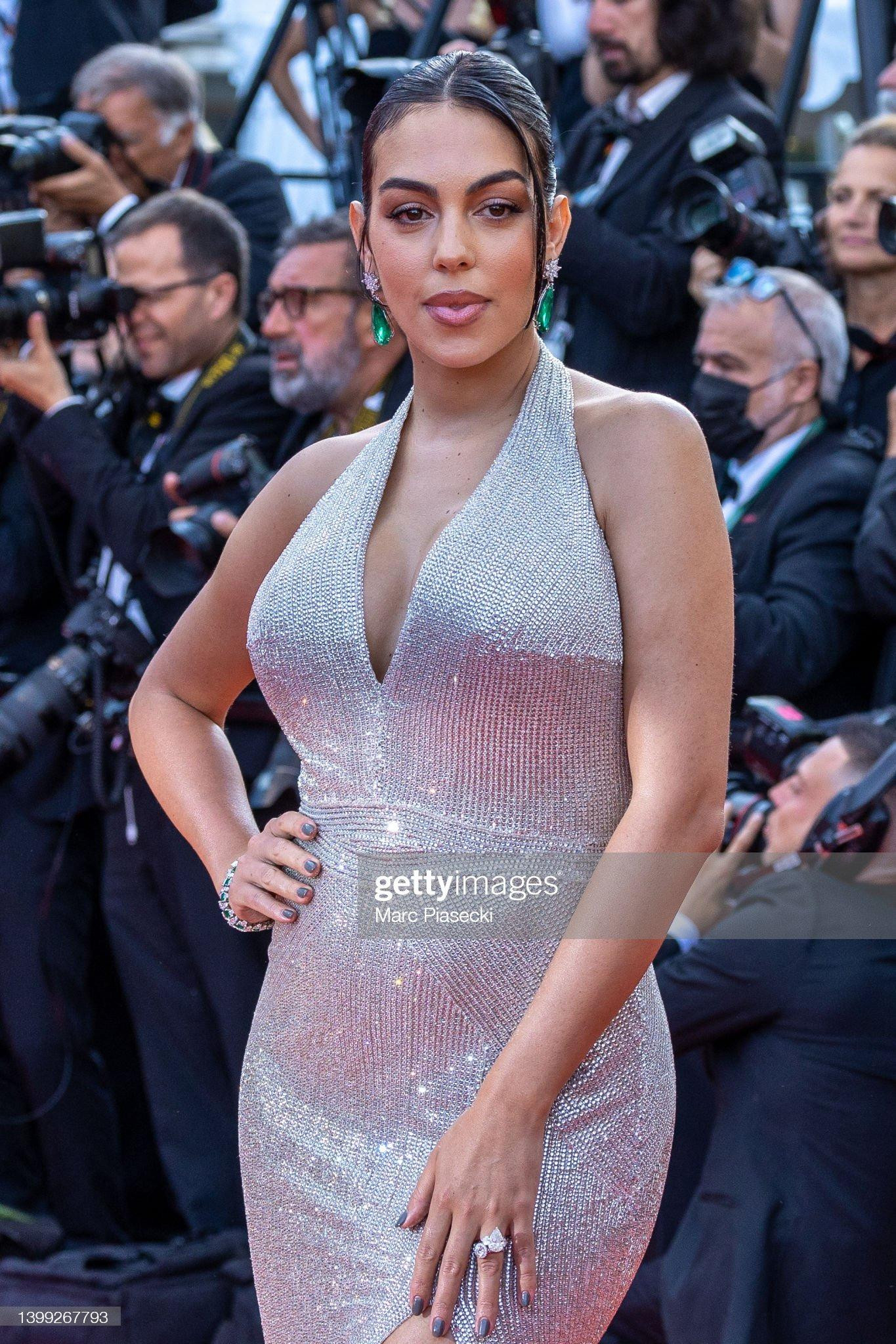 Hôm thứ Tư (25/5), Georgina Rodriguez cùng dàn sao hạng A thế giới quy tụ về nhà hát Palais des Festivals dự buổi ra mắt phim "Elvis".