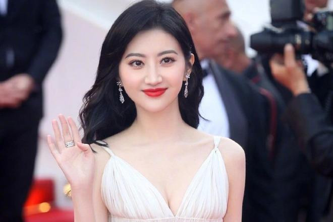 Cảnh Điềm bị phạt 25 tỷ đồng vì vi phạm luật quảng cáo. Cảnh Điềm bị phạt 25 tỷ đồng vì vi phạm luật quảng cáo.