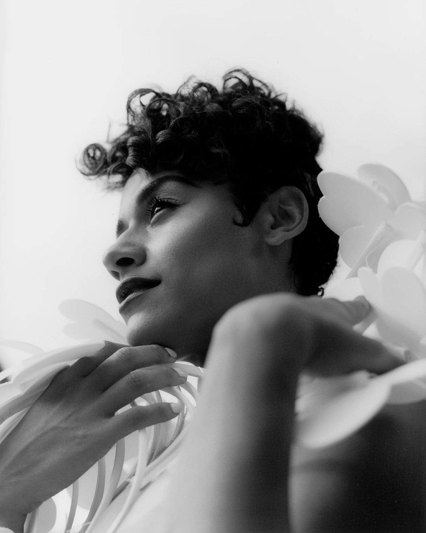 Nữ diễn viên/ca sĩ/vũ công Mỹ Ariana DeBose - danh mục &quot;Nghệ sĩ&quot;. Tại Oscar 2022, cô được đề cử &quot;Nữ diễn viên phụ xuất sắc&quot; nhờ phần thể hiện trong phim