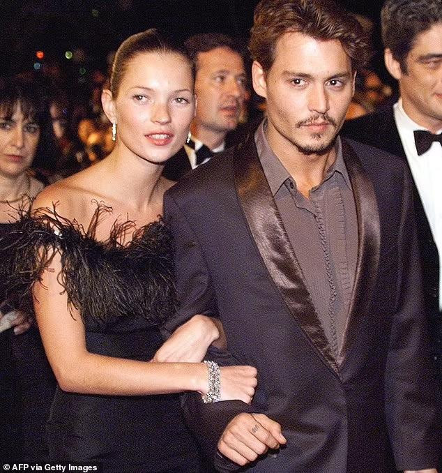 Johnny Depp và Kate Moss thuở còn mặn nồng. Johnny Depp và Kate Moss thuở còn mặn nồng.
