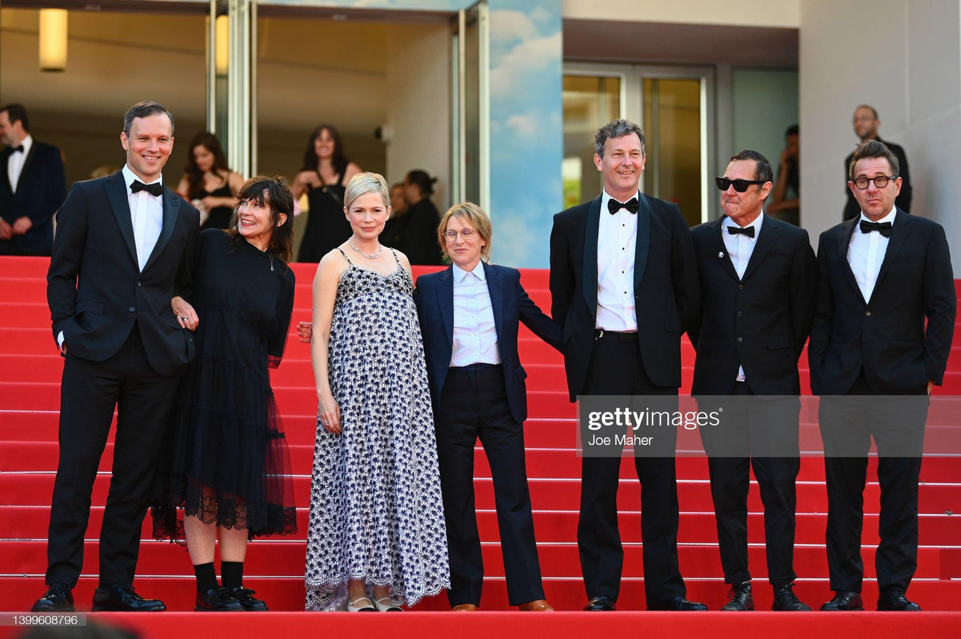 Ngày 27/5 cũng diễn ra buổi chiếu phim "Showing Up". Trong ảnh (từ trái qua phải): Christopher Blauvelt, Michelle Williams, Kelly Reichardt, Neil Kopp và Jonathan Raymond.