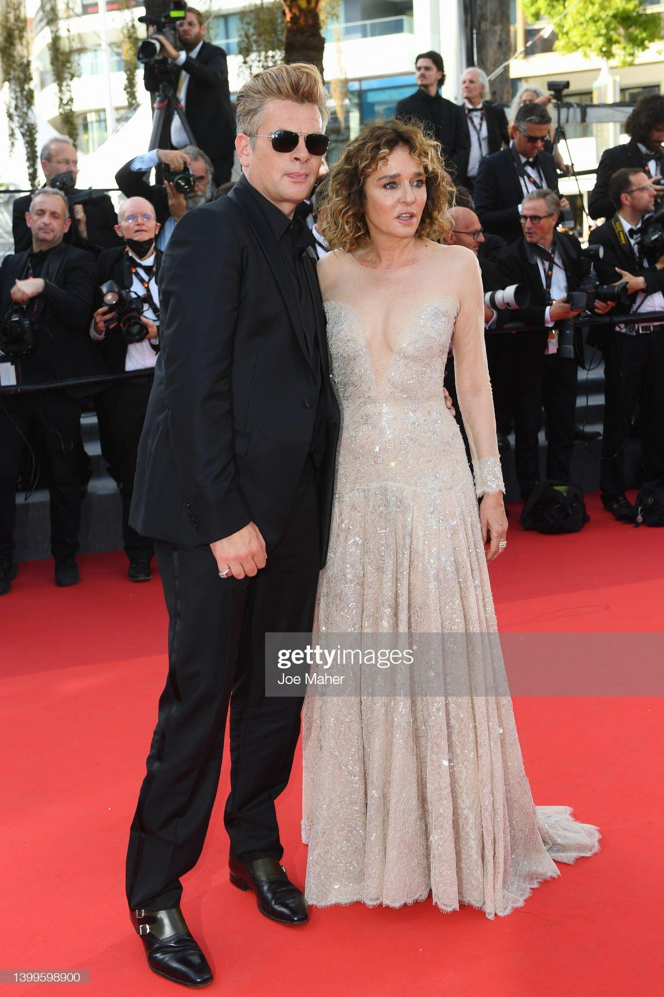 Nữ chủ tịch giải Un Certain Regard Jury (hạng mục của Cannes) Valeria Golino và thành viên của giải, nam ca/nhạc sĩ Benjamin Biolay.