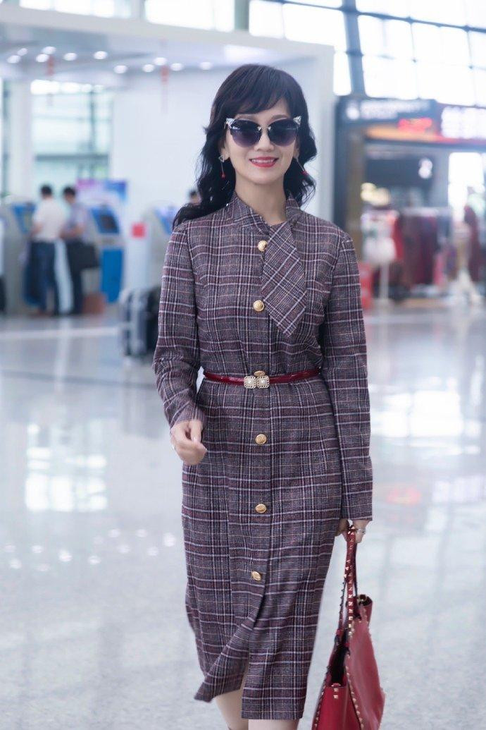 Đến bây giờ, Triệu Nhã Chi nổi tiếng là &quot;mỹ nhân không tuổi&quot; của showbiz Hoa ngữ. Cô giống như mới ngoài 30 dù đã gần chạm ngưỡng 70 tuổi. Cô có cuộc hôn nhân viên mãn bên doanh nhân Hoàng Cẩm Sâm kéo dài gần 40 năm. Cô cũng thỉnh thoảng đóng phim, tham gia các sự kiện giải trí.