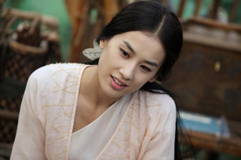 Hạng 3: Huỳnh Thánh Y. Người đẹp sinh năm 1983 thủ vai Bạch Tố Trinh trong &quot;Truyền thuyết Bạch xà&quot; bản điện ảnh ra mắt năm 2011, đóng cùng Lý Liên Kiệt, Thái Trác Nghiên và Lâm Phong.