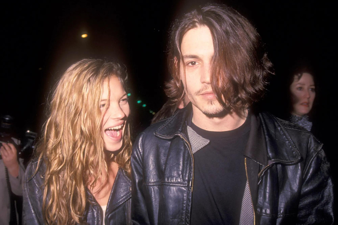 Theo Kate Moss, Johnny Depp không những không đẩy cô xuống cầu thang mà còn chăm sóc cô lúc cô bị thương.