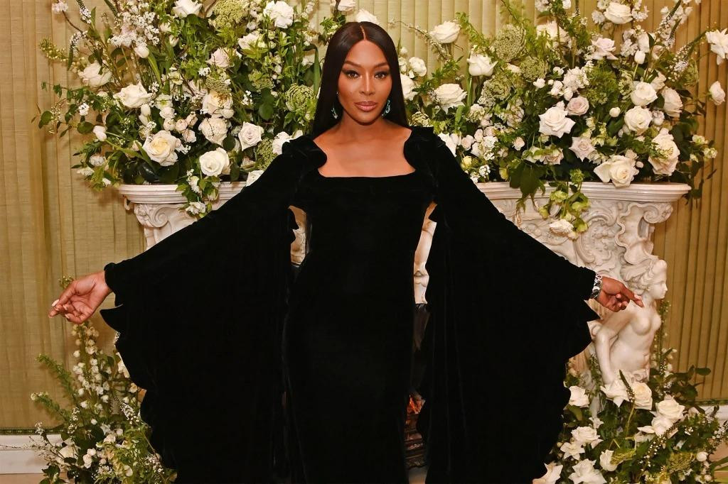 Naomi Campbell ca ngợi đàn em vì ra tòa làm chứng bảo vệ Johnny Depp.