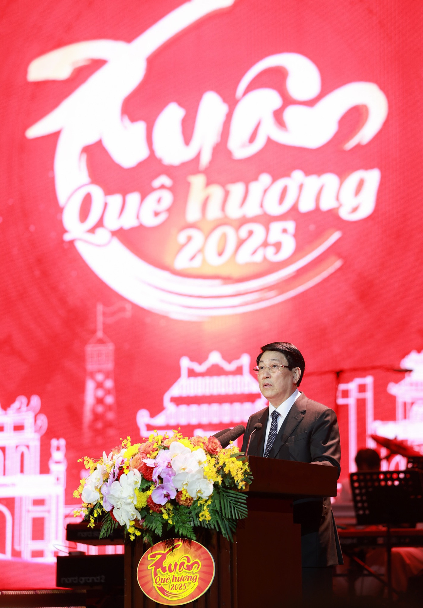 Chủ tịch nước Lương Cường phát biểu trong chương trình Xuân Quê hương 2025. (Ảnh: Nhật Mình)