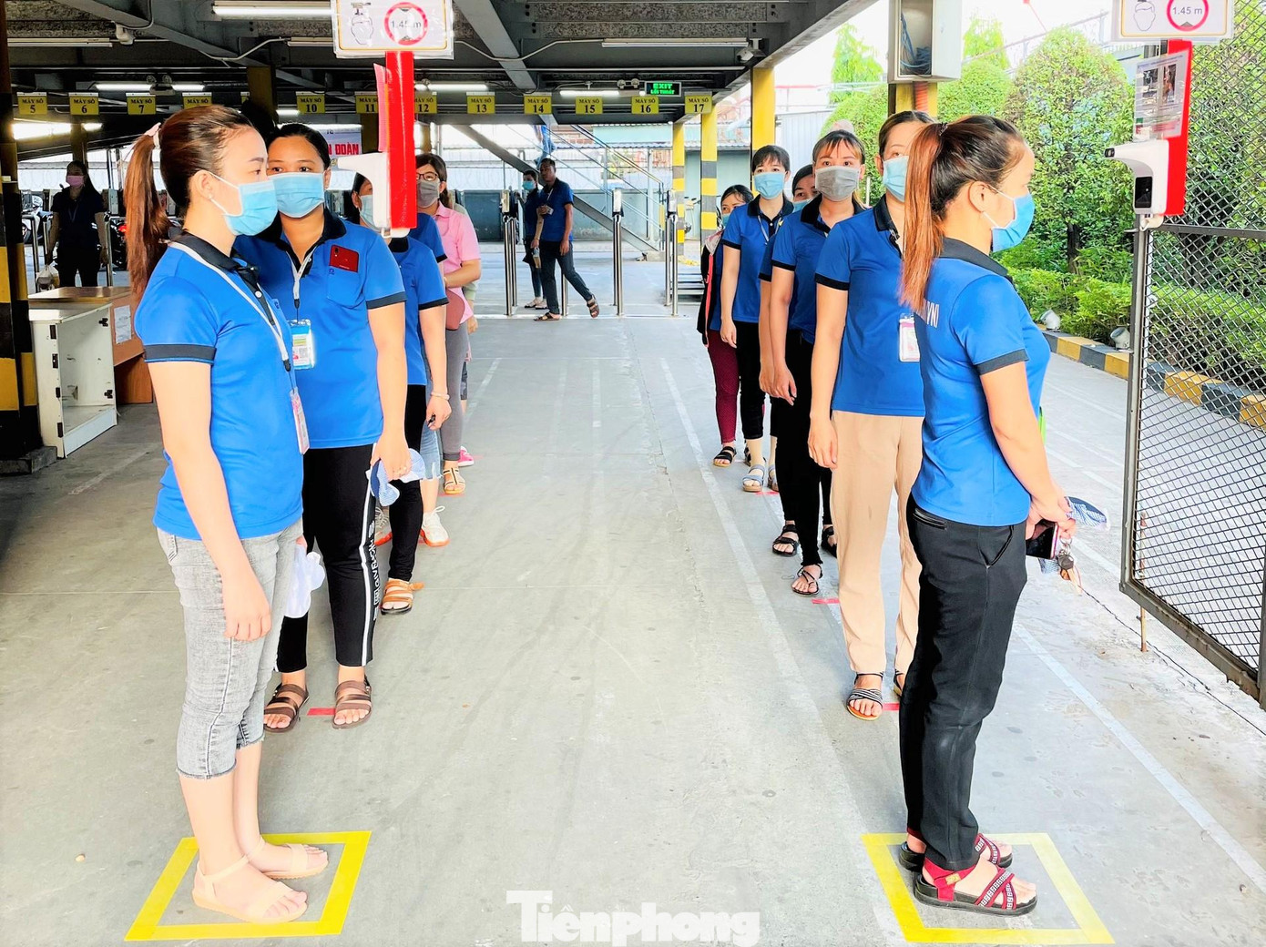 Công nhân phải được bảo đảm an toàn tại nơi làm việc và nơi ở Công nhân phải được bảo đảm an toàn tại nơi làm việc và nơi ở