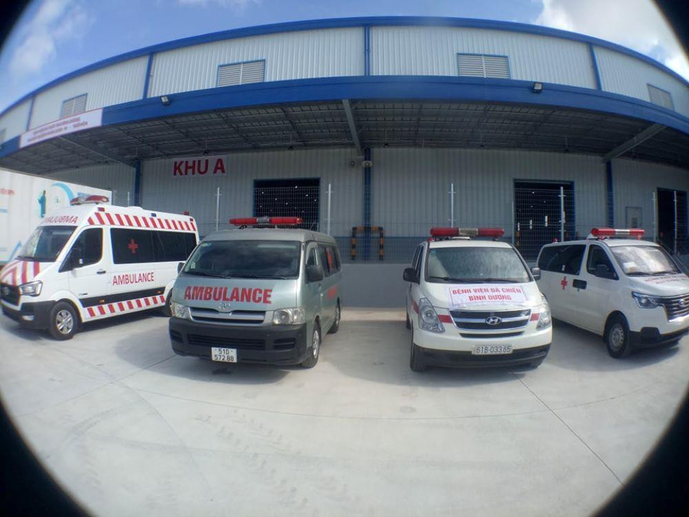 Tại các khu điều trị COVID-19 được trang bị xe đảm bảo di chuyển khẩn cấp bệnh nhân đến từng khu điều trị theo tháp 3 tầng Tại các khu điều trị COVID-19 được trang bị xe đảm bảo di chuyển khẩn cấp bệnh nhân đến từng khu điều trị theo tháp 3 tầng