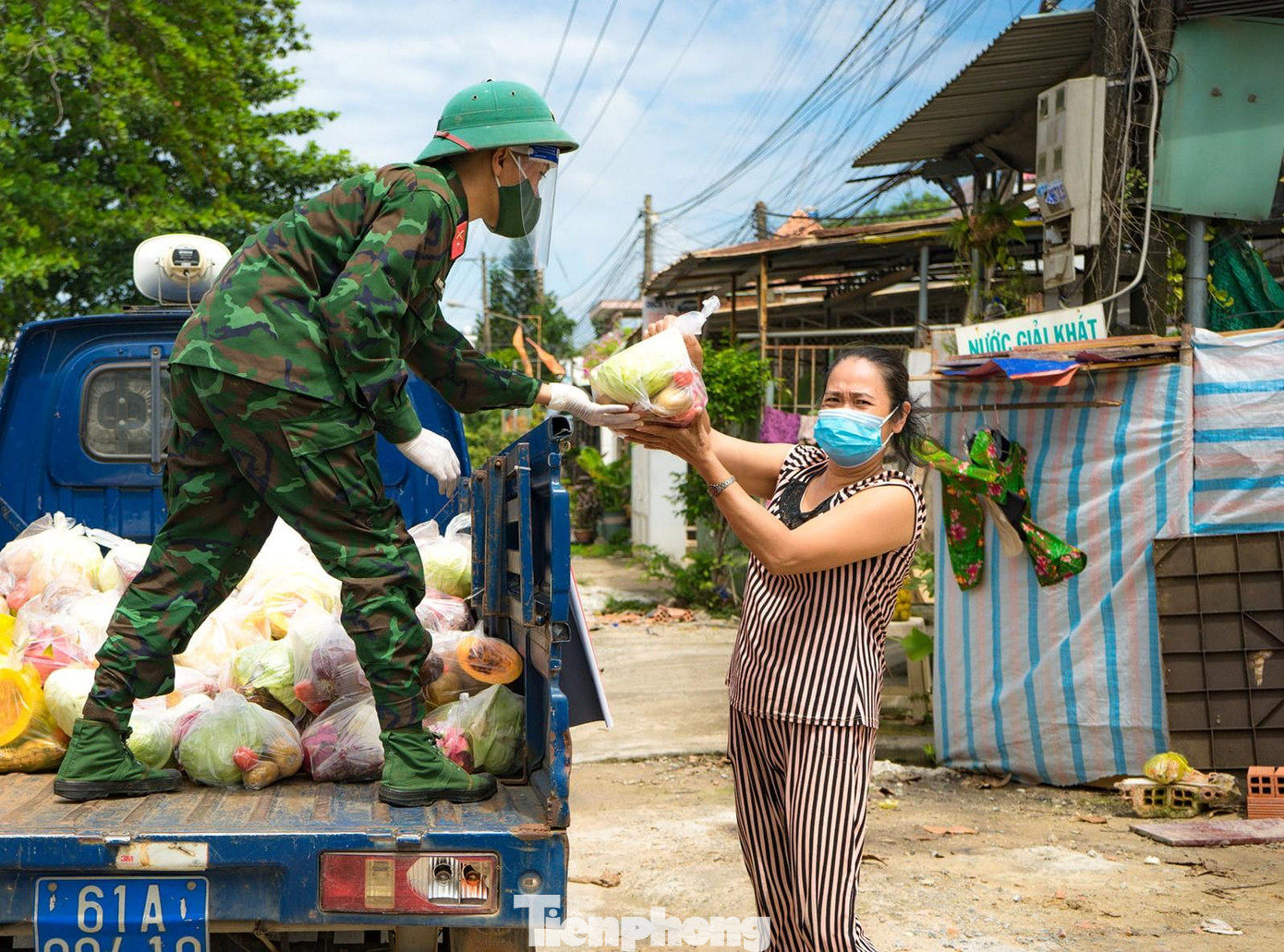 Người dân sẽ được phát lương thực tại nhà