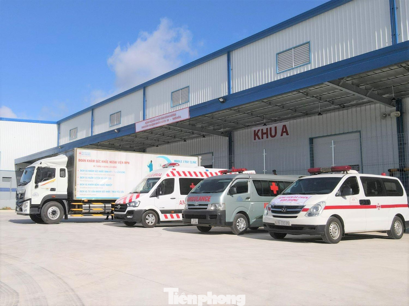 Đội hình xe phục vụ trong khu điều trị bệnh nhân COVID-19 Thới Hòa Đội hình xe phục vụ trong khu điều trị bệnh nhân COVID-19 Thới Hòa