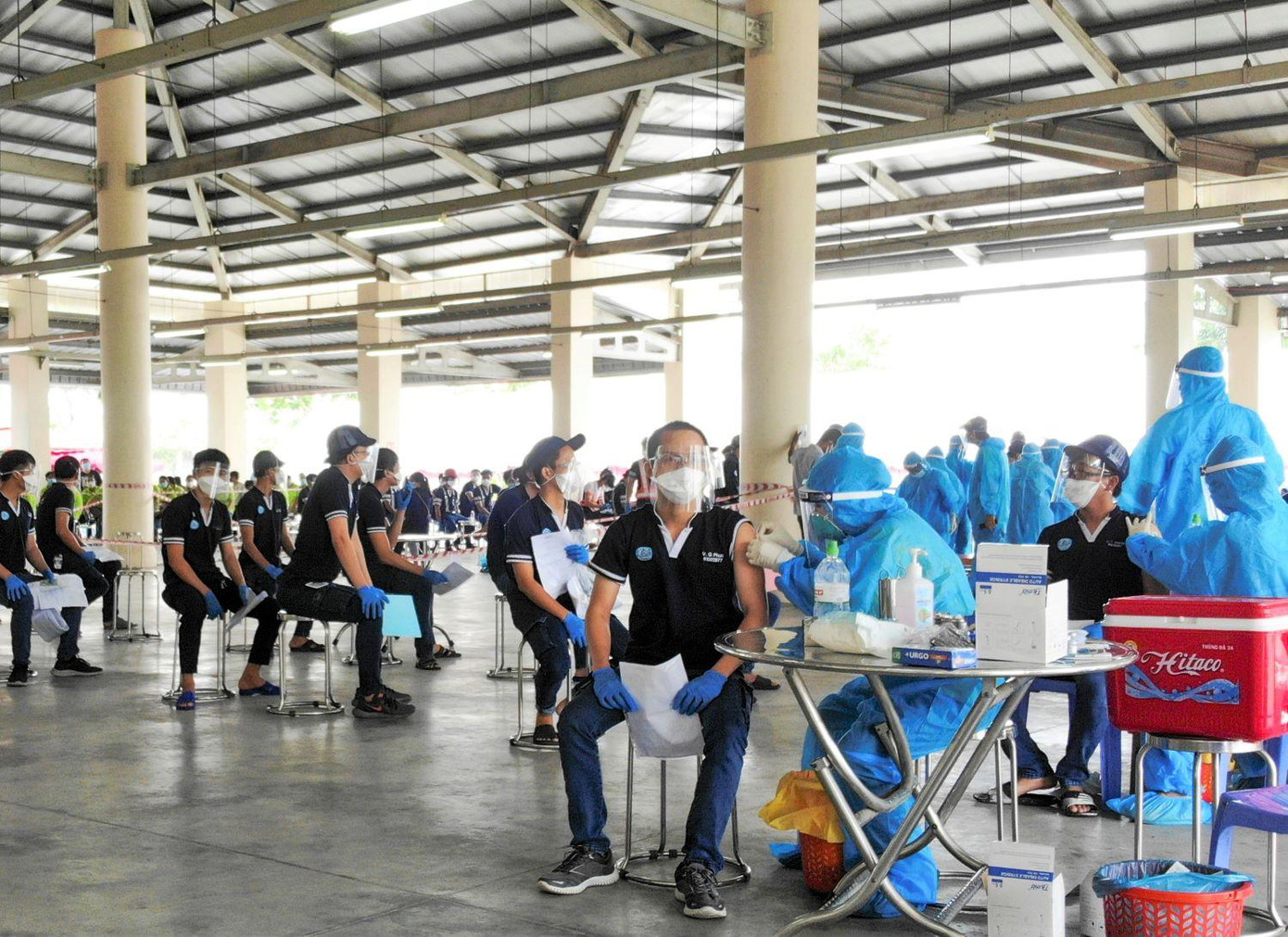 Việc công nhân được tiêm vắc xin phòng COVID-19 sẽ tránh đứt gãy chuỗi sản xuất