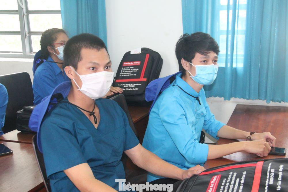 Tình nguyện viên Đỗ Văn Đức cho biết ngoài việc đến hỗ trợ Bình Dương, em cùng các bạn đã tham gia hỗ trợ ở các tỉnh phía Bắc