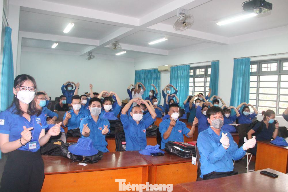 30 tình nguyện viên từ Hà Nội vào Bình Dương hỗ trợ phòng, chống dịch