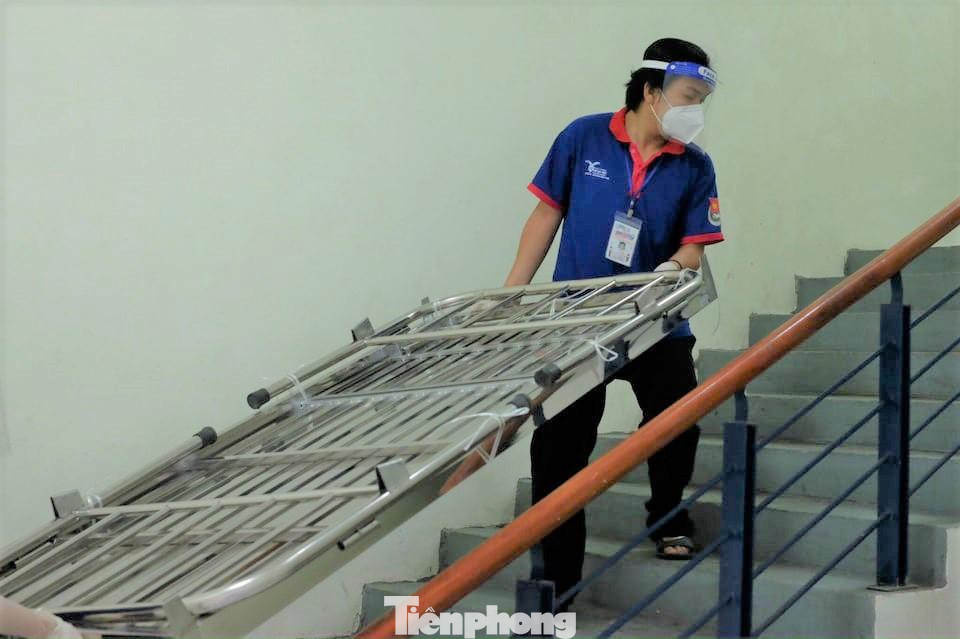 Tỉnh đoàn Bình Dương bố trí 100 tình nguyện viên đến chuẩn bị giường bệnh tại bệnh viện dã chiến