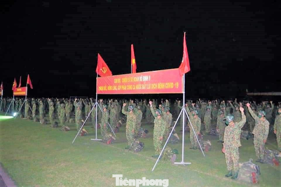 Các chiến sĩ quyết tâm đẩy lùi dịch bệnh