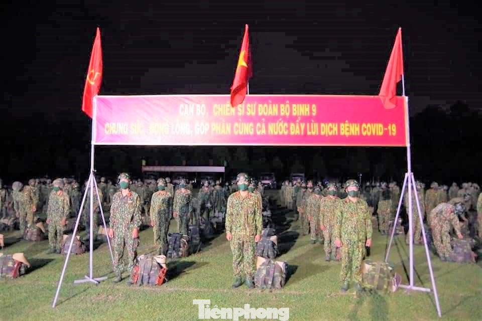 Lực lượng chi viện quyết tâm hỗ trợ người dân vượt qua khó khăn