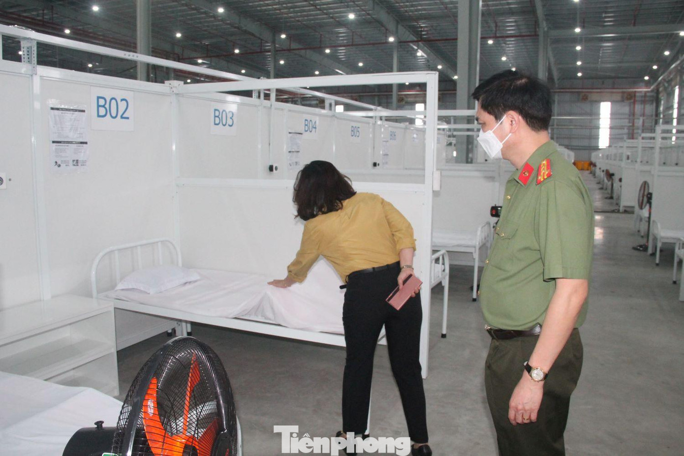 Khu vực giường bệnh bố trí thở oxy cho bệnh nhận