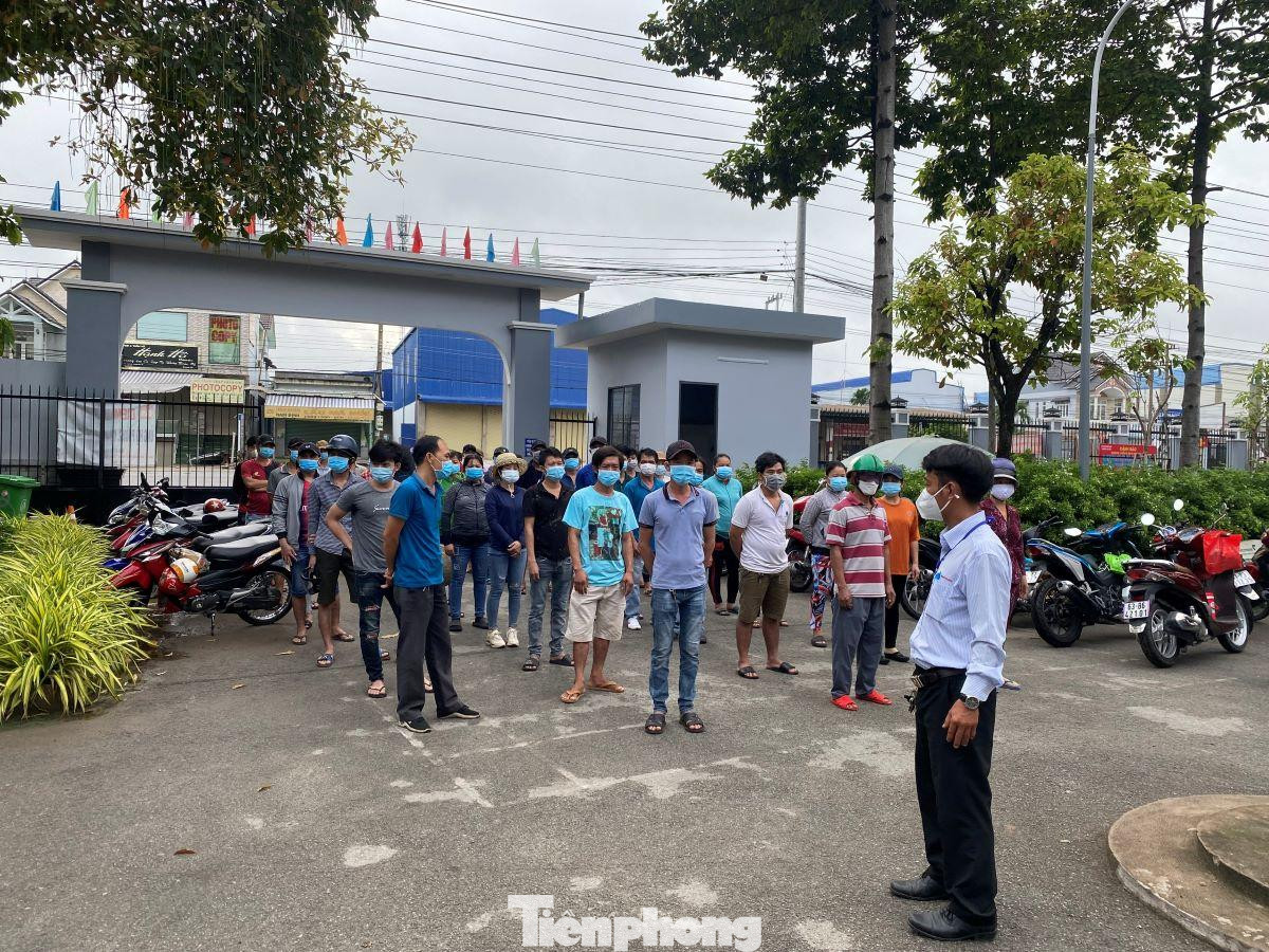 Ngoài phát lương thực, thực phẩm cho người dân vùng "đông cứng, khóa chặt", Bình Dương bố trí lực lượng tổ chức xét nghiệm toàn dân Ngoài phát lương thực, thực phẩm cho người dân vùng "đông cứng, khóa chặt", Bình Dương bố trí lực lượng tổ chức xét nghiệm toàn dân