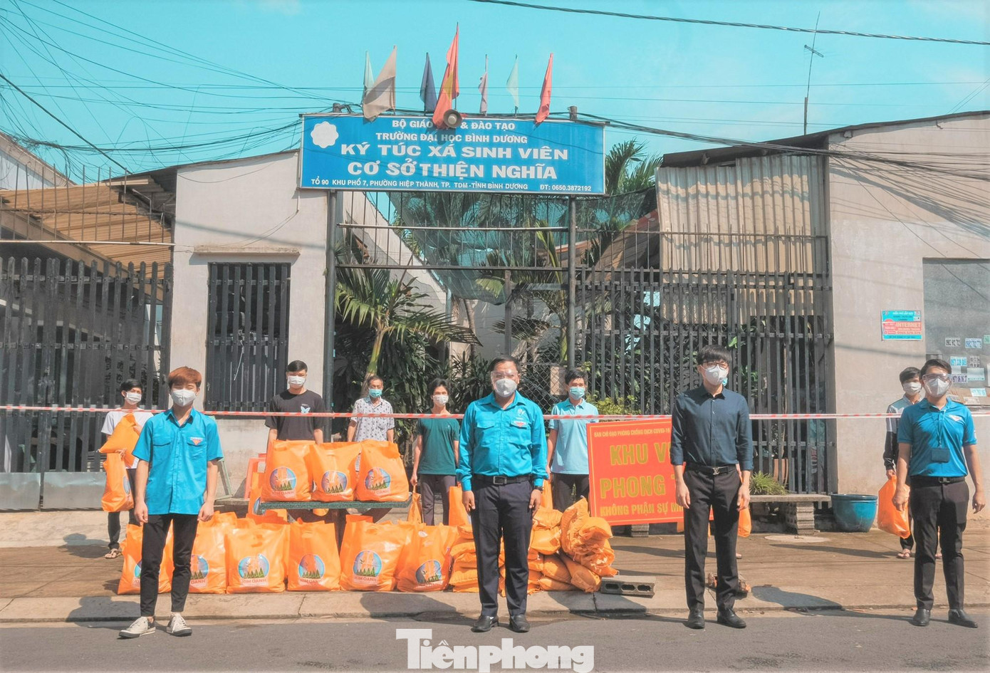 Sinh viên ở KTX được hỗ trợ nhu yếu phẩm Sinh viên ở KTX được hỗ trợ nhu yếu phẩm