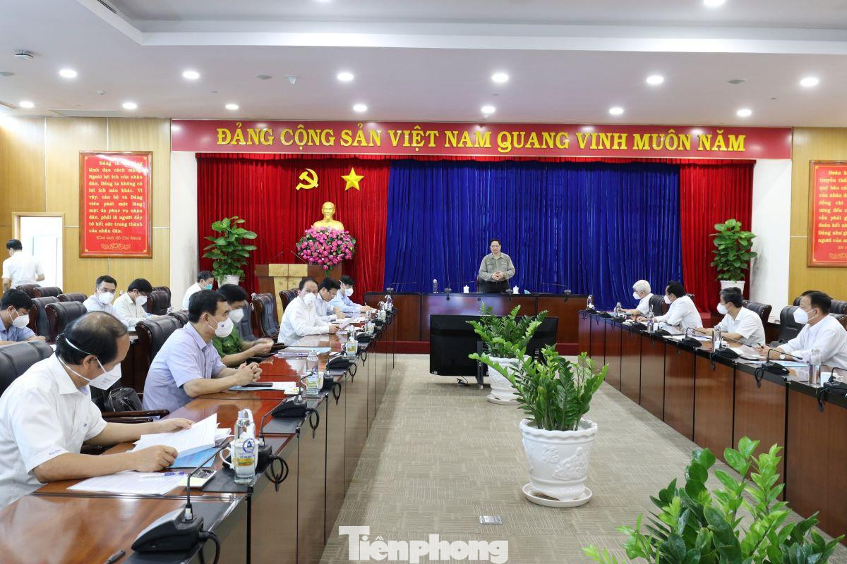 Thủ tướng Phạm Minh Chính phát biểu chỉ đạo tại buổi làm việc với Ban chỉ đạo phòng, chống dịch COVID-19 tỉnh Bình Dương Thủ tướng Phạm Minh Chính phát biểu chỉ đạo tại buổi làm việc với Ban chỉ đạo phòng, chống dịch COVID-19 tỉnh Bình Dương