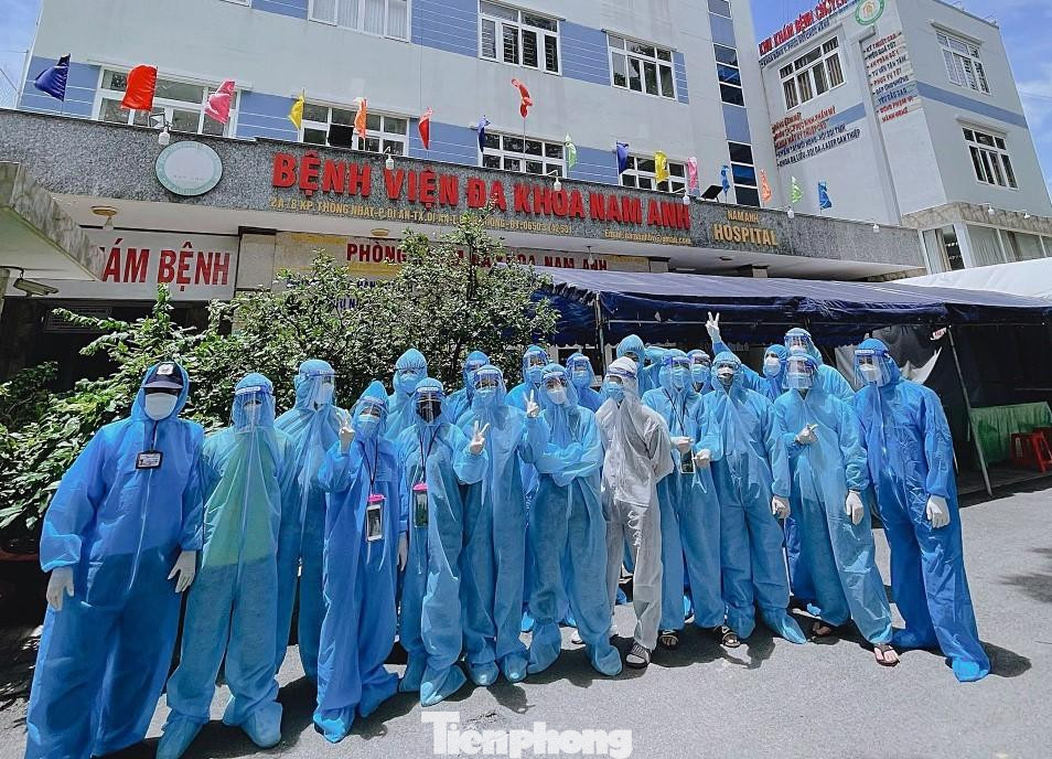 PGS.TS.BS Trần Văn Hưởng cho biết, phòng khám trực cấp cứu 24/24, đồng thời cử lực lượng tham gia công tác phòng, chống dịch địa phương PGS.TS.BS Trần Văn Hưởng cho biết, phòng khám trực cấp cứu 24/24, đồng thời cử lực lượng tham gia công tác phòng, chống dịch địa phương