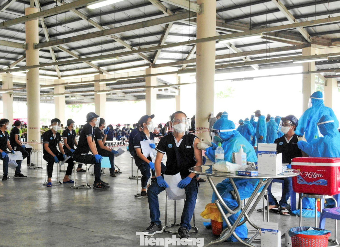Bình Dương triển khai tiêm vắc xin phòng COVID-19 cho người lao động tại doanh nghiệp "3 tại chỗ" Bình Dương triển khai tiêm vắc xin phòng COVID-19 cho người lao động tại doanh nghiệp "3 tại chỗ"
