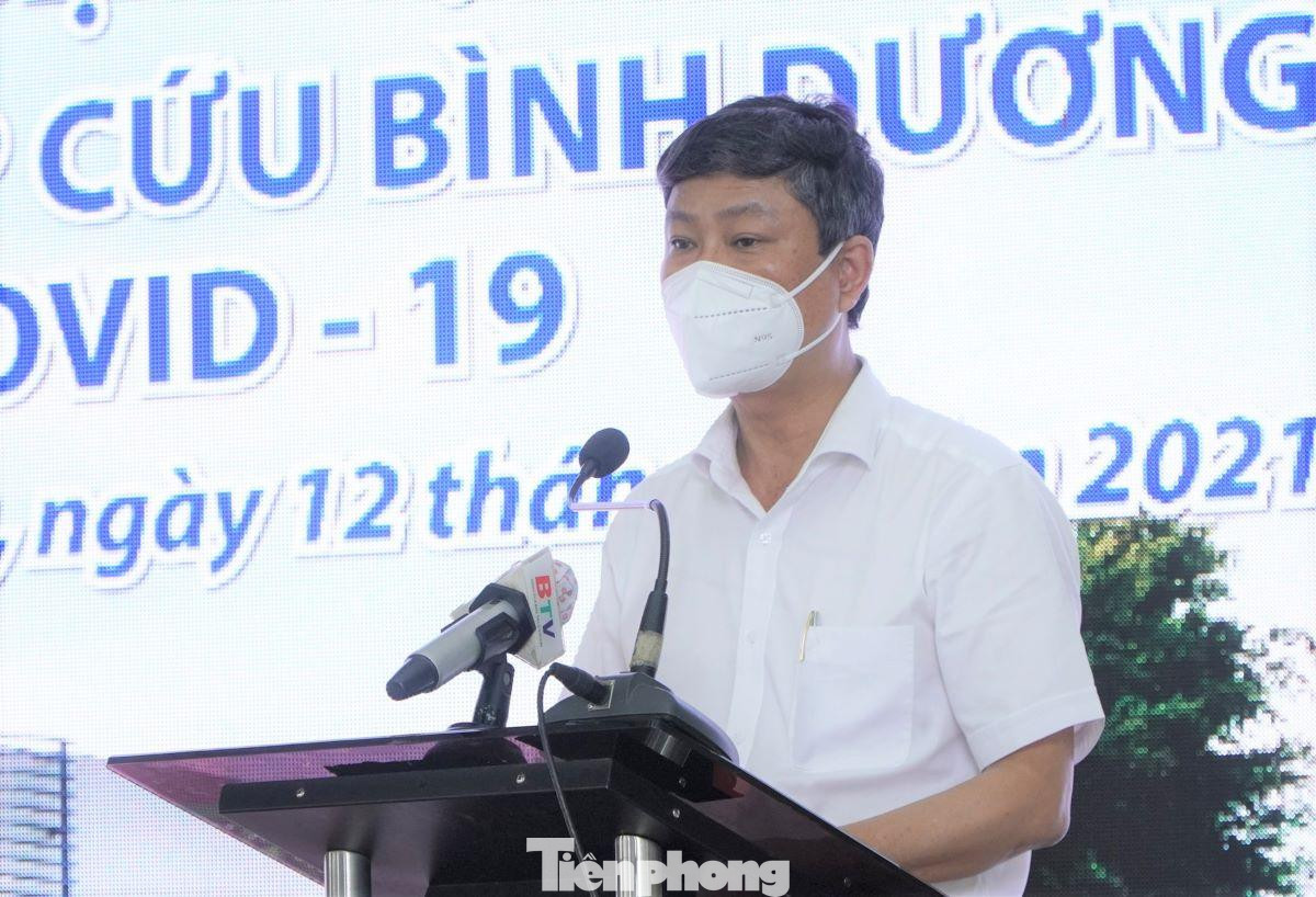 “Bên cạnh các trang thiết bị y tế, Bệnh viện còn được trang bị các phần mềm quản trị số hóa hiện đại nhằm đảm bảo quản lý minh bạch, hiệu quả, chăm sóc tốt nhất cho bệnh nhân, giảm thiểu tỉ lệ bệnh nhân tử vong trong đại dịch COVID-19. Tôi trọng cảm ơn Lãnh đạo Trung ương, Lãnh đạo Bộ Y tế đã luôn quan tâm, chỉ đạo, hỗ trợ kịp thời, cảm ơn Bệnh viện Đại học Y Hà Nội, Tổng Công ty Becamex IDC và các doanh nghiệp đã trợ giúp về nguồn nhân lực, cơ sở vật chất trang thiết bị và các nguồn lực cần thiết để đáp ứng yêu cầu cấp bách”, Chủ tịch UBND tỉnh Bình Dương nói “Bên cạnh các trang thiết bị y tế, Bệnh viện còn được trang bị các phần mềm quản trị số hóa hiện đại nhằm đảm bảo quản lý minh bạch, hiệu quả, chăm sóc tốt nhất cho bệnh nhân, giảm thiểu tỉ lệ bệnh nhân tử vong trong đại dịch COVID-19. Tôi trọng cảm ơn Lãnh đạo Trung ương, Lãnh đạo Bộ Y tế đã luôn quan tâm, chỉ đạo, hỗ trợ kịp thời, cảm ơn Bệnh viện Đại học Y Hà Nội, Tổng Công ty Becamex IDC và các doanh nghiệp đã trợ giúp về nguồn nhân lực, cơ sở vật chất trang thiết bị và các nguồn lực cần thiết để đáp ứng yêu cầu cấp bách”, Chủ tịch UBND tỉnh Bình Dương nói