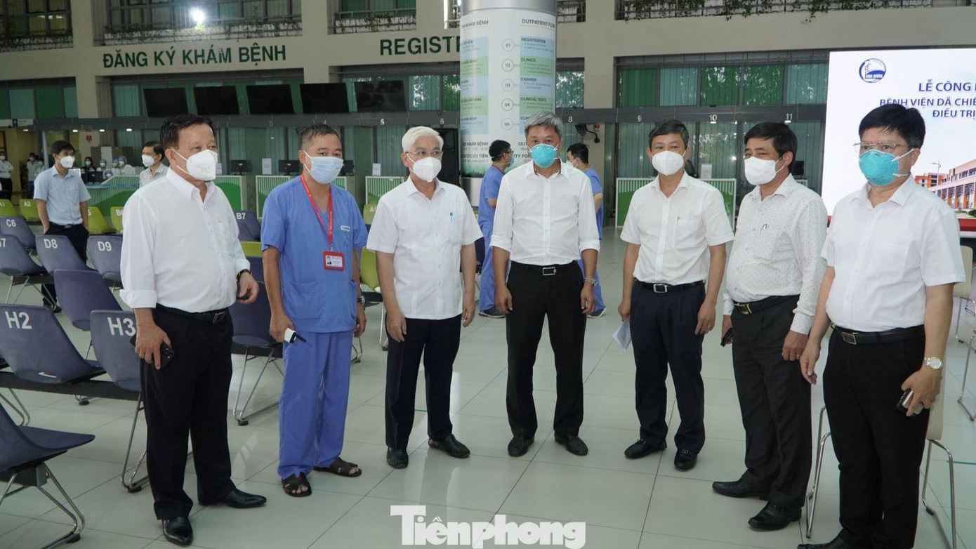 Đến kiểm tra bệnh viện Hồi sức cấp cứu, Thứ trưởng Bộ Y tế Nguyễn Trường Sơn đánh giá cao công tác chuẩn bị và cơ sở vật chất tận dụng tại BV Đa khoa Quốc tế Becamex. Đồng thời, tin tưởng với đội ngũ y, bác sĩ và quyết tâm cao của địa phương, Bình Dương sớm kiểm soát dịch bệnh. Đến kiểm tra bệnh viện Hồi sức cấp cứu, Thứ trưởng Bộ Y tế Nguyễn Trường Sơn đánh giá cao công tác chuẩn bị và cơ sở vật chất tận dụng tại BV Đa khoa Quốc tế Becamex. Đồng thời, tin tưởng với đội ngũ y, bác sĩ và quyết tâm cao của địa phương, Bình Dương sớm kiểm soát dịch bệnh.