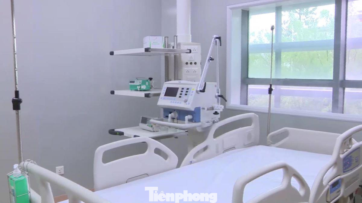 Có 100 giường còn lại để điều trị, cấp cứu bệnh nhân mức độ trung bình. Bên cạnh các trang thiết bị hiện đại được đầu tư bổ sung, Bệnh viện dã chiến hồi sức cấp cứu tỉnh Bình Dương còn được thừa hưởng cơ sở vật chất hiện đại của Bệnh viện Quốc tế Becamex, nguồn nhân lực tại chỗ và hỗ trợ từ Bộ Y tế. Có 100 giường còn lại để điều trị, cấp cứu bệnh nhân mức độ trung bình. Bên cạnh các trang thiết bị hiện đại được đầu tư bổ sung, Bệnh viện dã chiến hồi sức cấp cứu tỉnh Bình Dương còn được thừa hưởng cơ sở vật chất hiện đại của Bệnh viện Quốc tế Becamex, nguồn nhân lực tại chỗ và hỗ trợ từ Bộ Y tế.