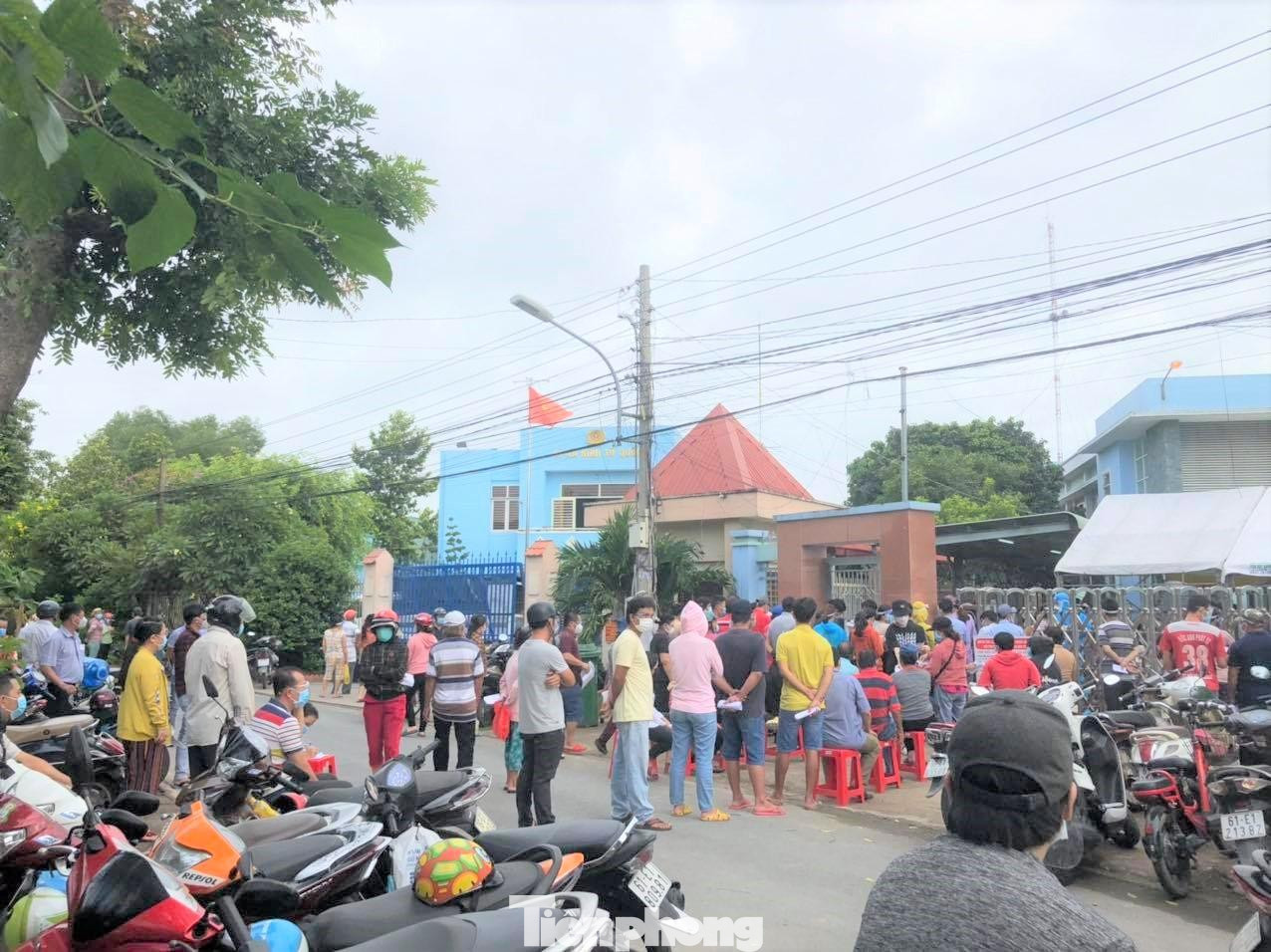 Người dân Bình Dương đi tiêm vắc xin không cần thiết phải xét nghiệm vì địa phương đã thực hiện xét nghiệm toàn dân và đang giãn cách xã hội