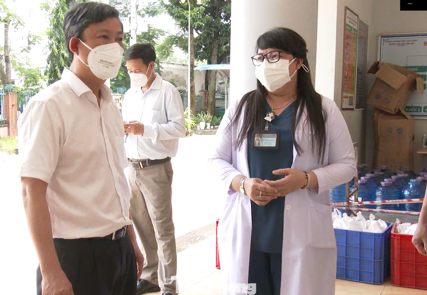 Chủ tịch UBND tỉnh Bình Dương Võ Văn Minh đến kiểm tra khu điều trị bệnh nhân COVID-19 huyện Bắc Tân Uyên