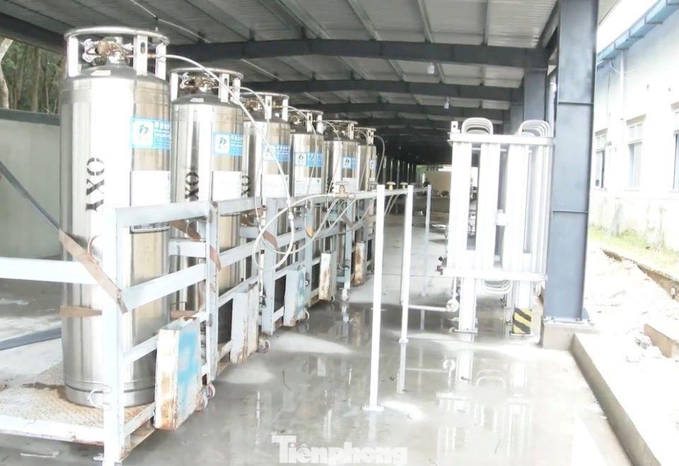 Bình oxy được trang bị tại khu điều trị bệnh nhân COVID-19 huyện Bắc Tân Uyên