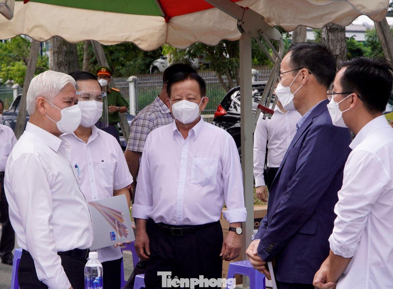 Lãnh đạo Tỉnh ủy Bình Dương và Becamex IDC thăm hỏi lãnh đạo các doanh nghiệp "3 tại chỗ" Lãnh đạo Tỉnh ủy Bình Dương và Becamex IDC thăm hỏi lãnh đạo các doanh nghiệp "3 tại chỗ"