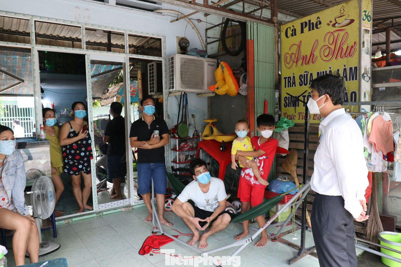 Chủ tịch UBND tỉnh Bình Dương Võ Văn Minh cho biết tỉnh sẽ hỗ trợ kịp thời để người dân vượt qua khó khăn trong thời gian giãn cách xã hội Chủ tịch UBND tỉnh Bình Dương Võ Văn Minh cho biết tỉnh sẽ hỗ trợ kịp thời để người dân vượt qua khó khăn trong thời gian giãn cách xã hội